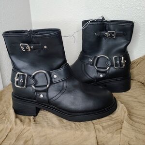 Universal Thread Women's Connor Harness Black Buckle Ankle Boots Sz 8 MemoryFoam